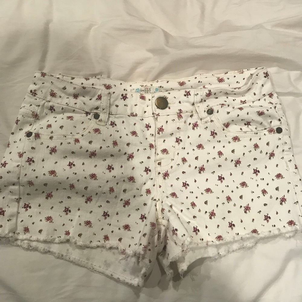 White shorts with flowers size 7
